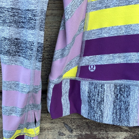 Lululemon Athletica w Thumbholes - Picture 5 of 11